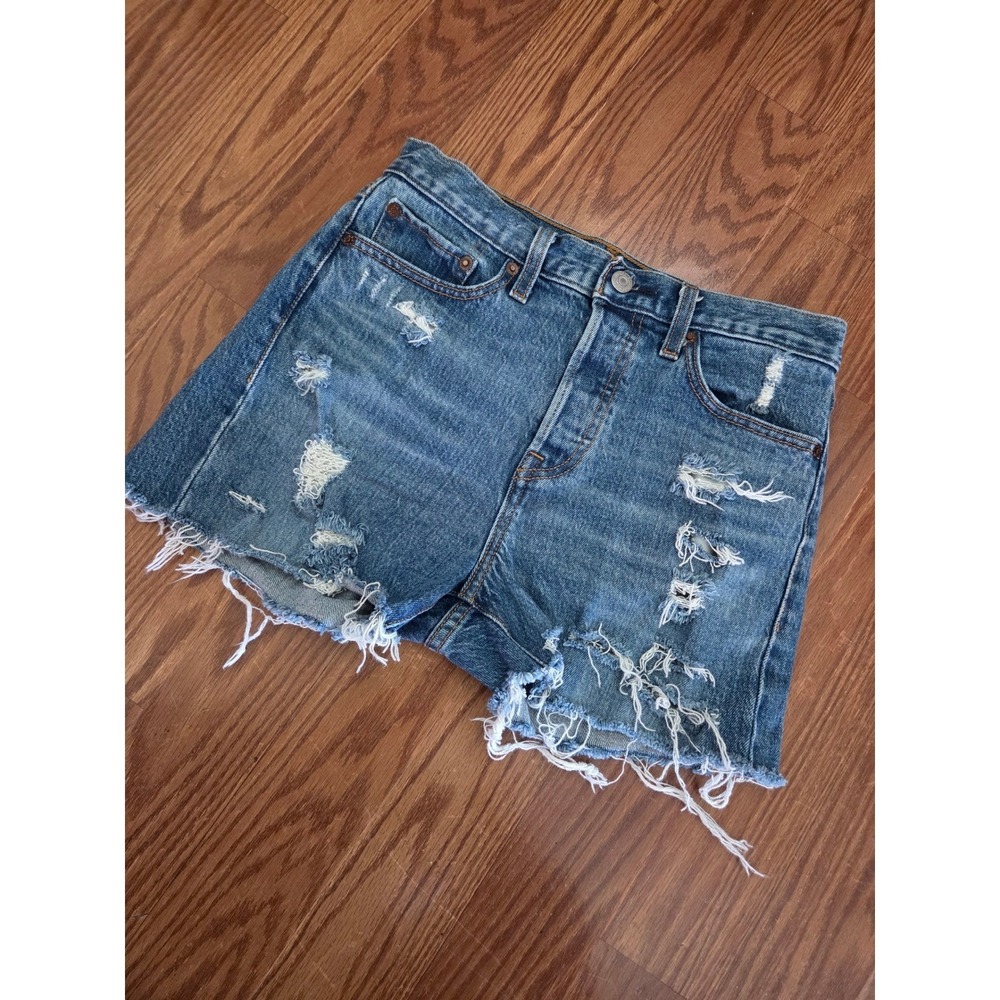 Levis Premium Wedgie Distressed Denim Shorts Medium Wash Blue Womens Size 26‎